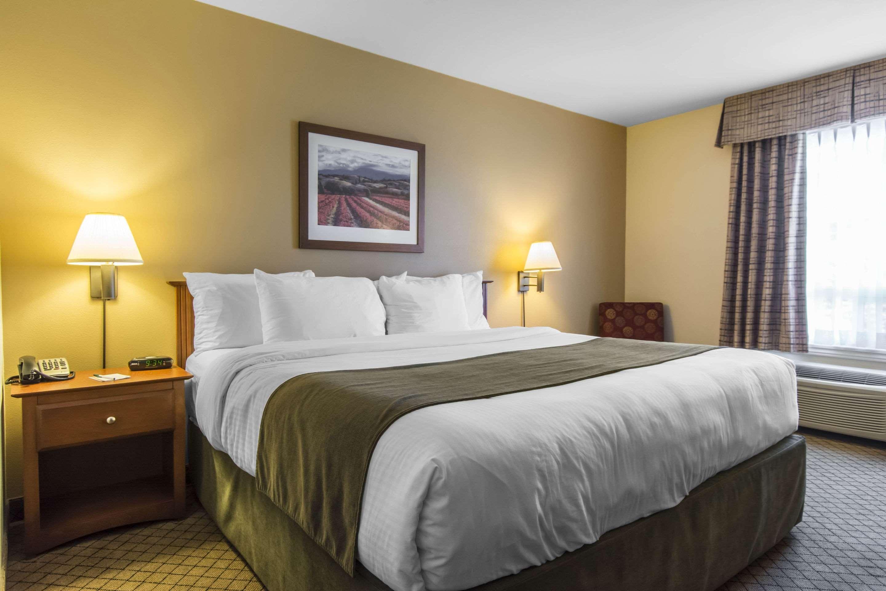 Quality Inn Airport Монктон Экстерьер фото