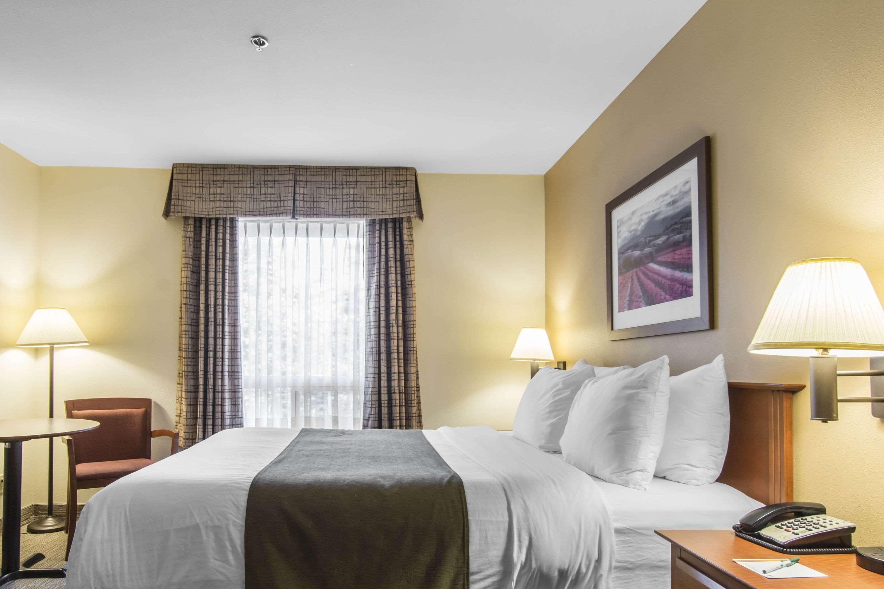 Quality Inn Airport Монктон Экстерьер фото