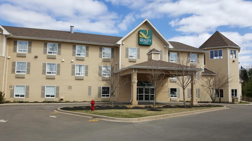 Quality Inn Airport Монктон Экстерьер фото