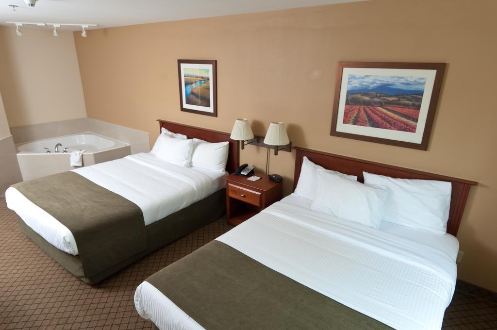 Quality Inn Airport Монктон Экстерьер фото