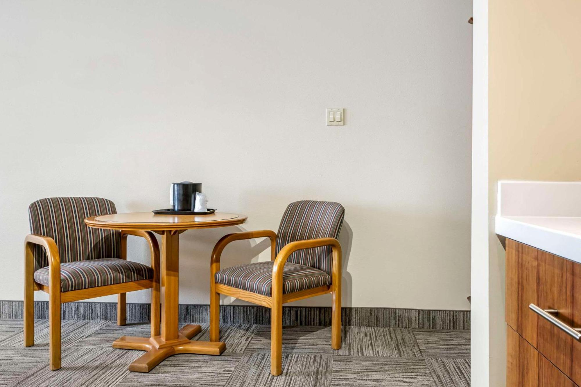 Quality Inn Airport Монктон Экстерьер фото