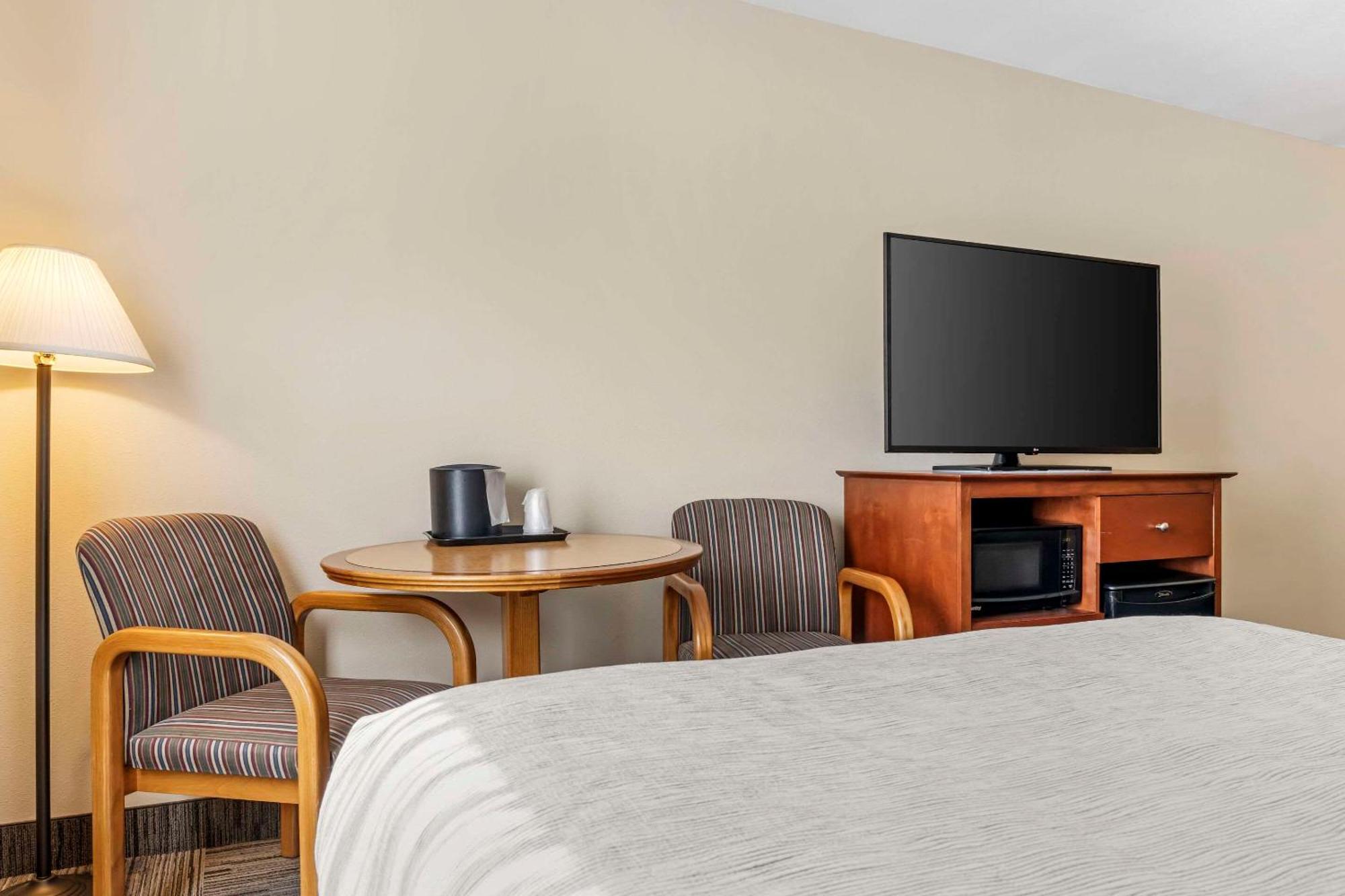 Quality Inn Airport Монктон Экстерьер фото
